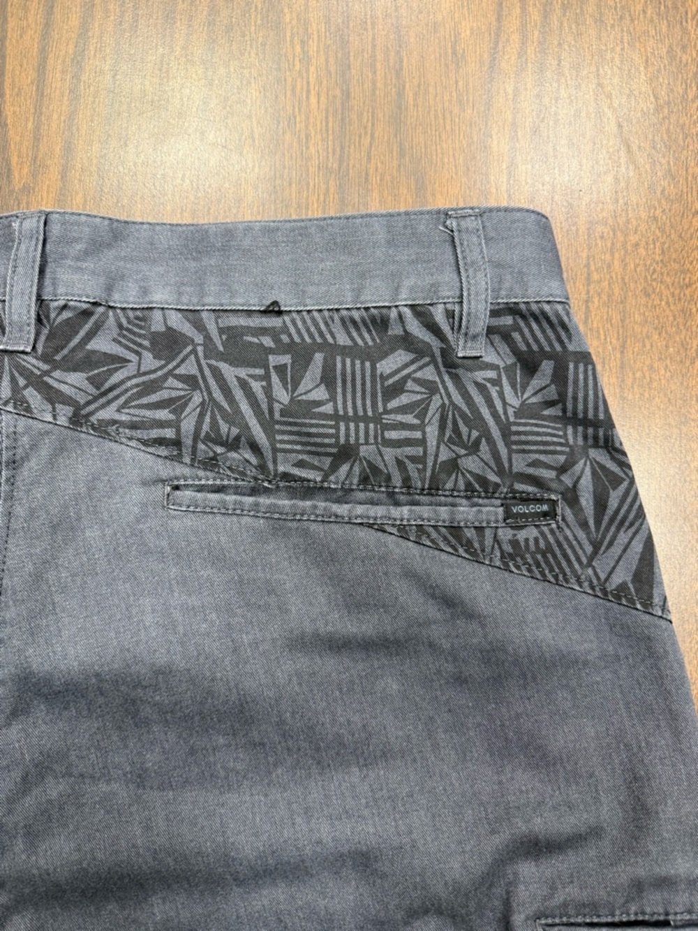 Volcom Men's Charcoal Flat-Front Chinos Shorts Size 34 - Picture 15 of 16